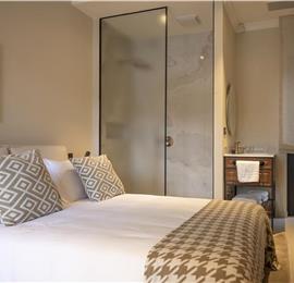 Selection of 5 bedroom seafront villas with heated pool on Ciovo near Trogir, sleeps 10